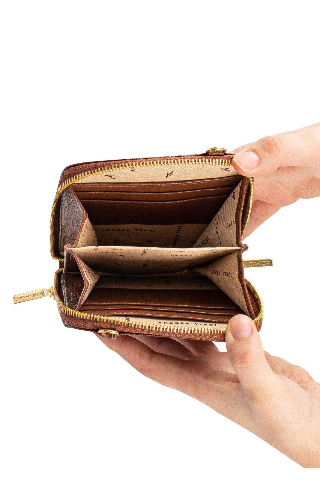 Carteira com alça de couro croco Ingrid 18,5x13,5cm - Enluaze