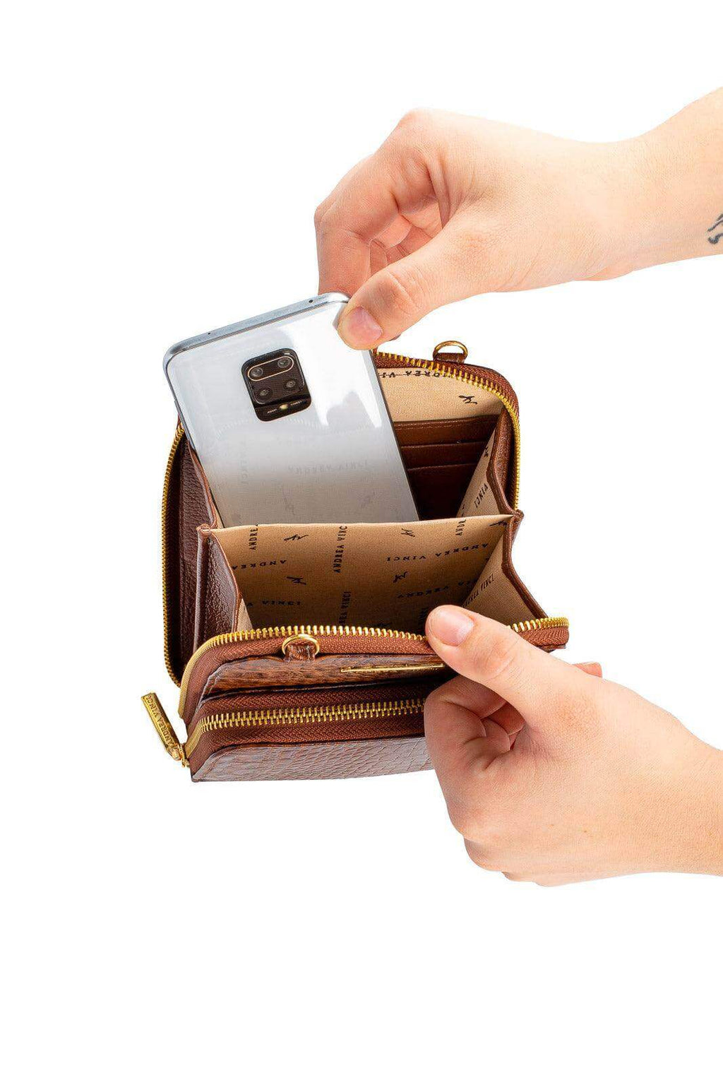 Carteira com alça de couro croco Ingrid 18,5x13,5cm - Enluaze