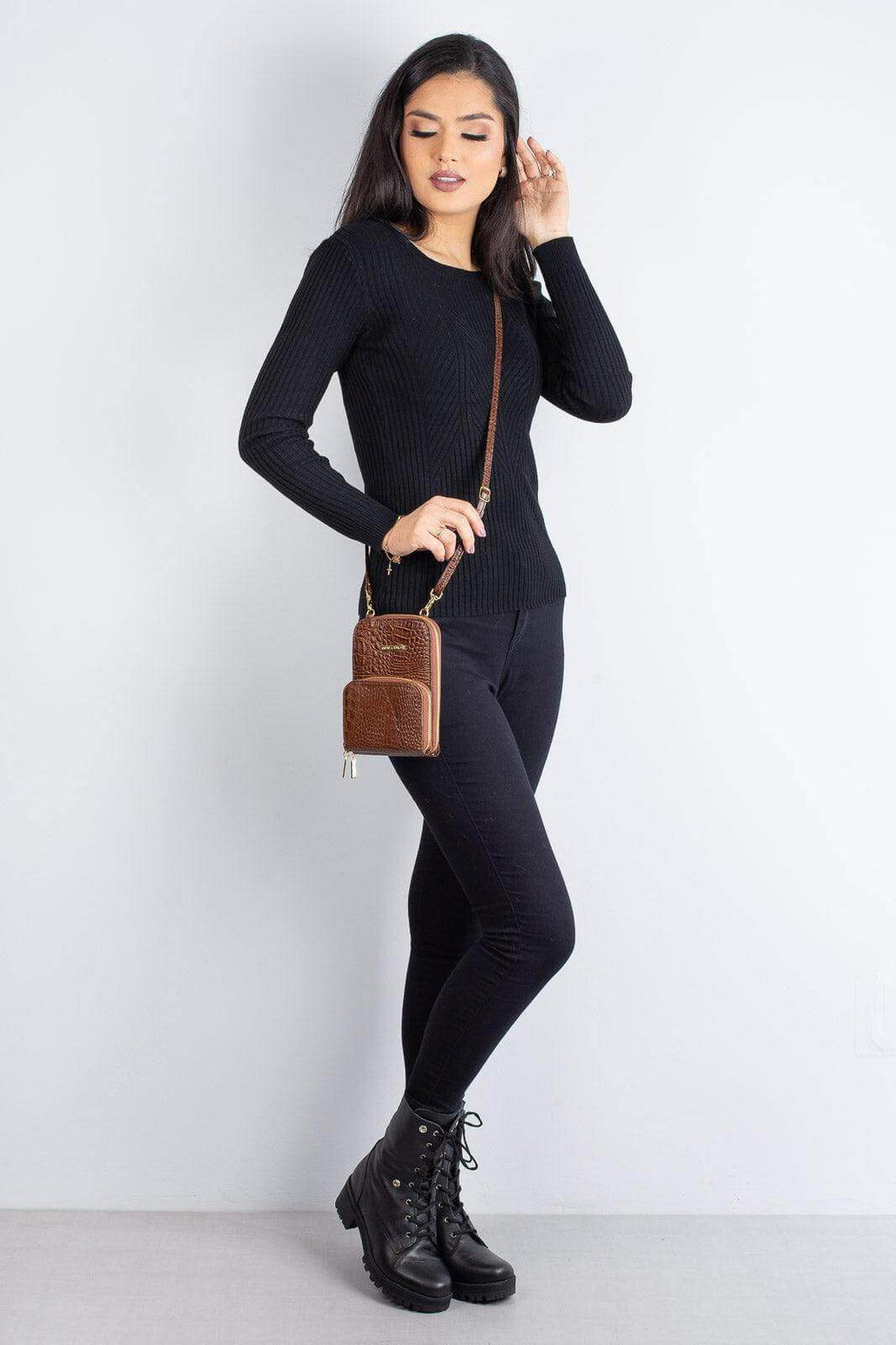 Carteira com alça de couro croco Ingrid 18,5x13,5cm - Enluaze