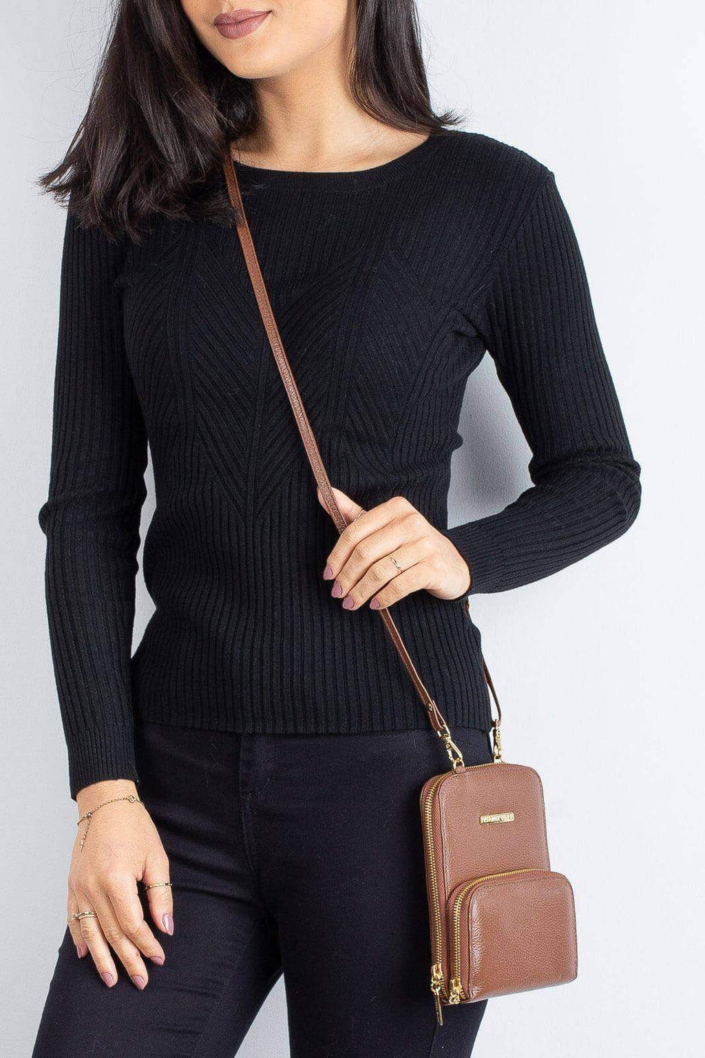 Carteira com alça de couro liso Ingrid 18,5x13,5cm - Enluaze