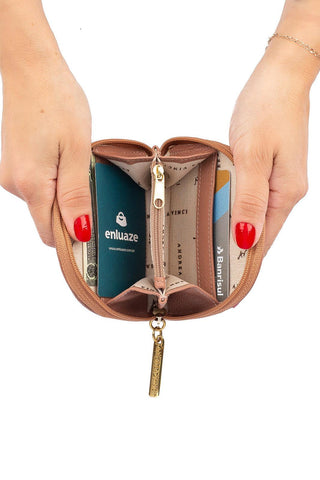 Mini carteira feminina de couro liso Ayla 9x11cm - Enluaze - Bolsas e Mochilas em Couro Legítimo - Andrea Vinci
