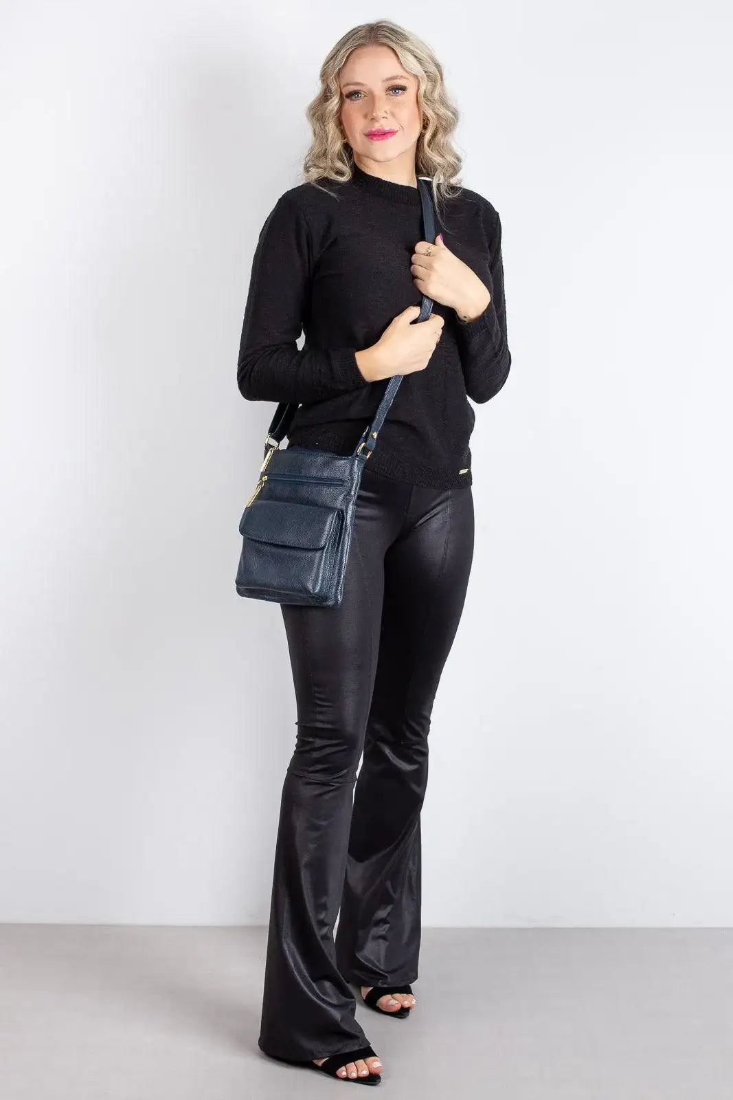 Bolsa pequena transversal de couro liso Alana - Enluaze