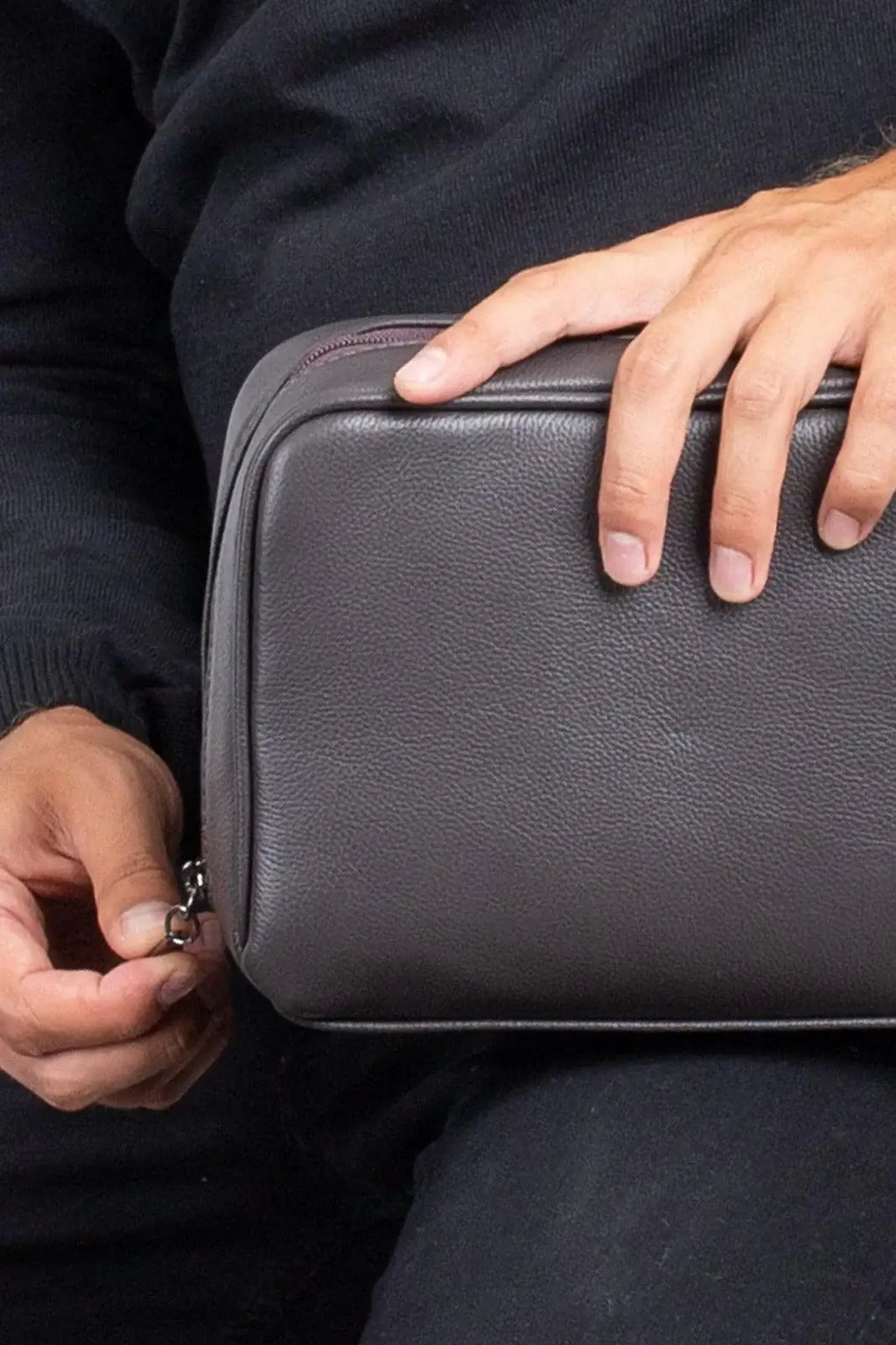 Necessaire porta Bíblia em couro 19,5x25x9cm - Enluaze