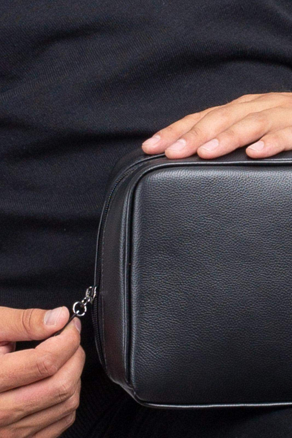 Necessaire porta Bíblia em couro 19,5x25x9cm - Enluaze