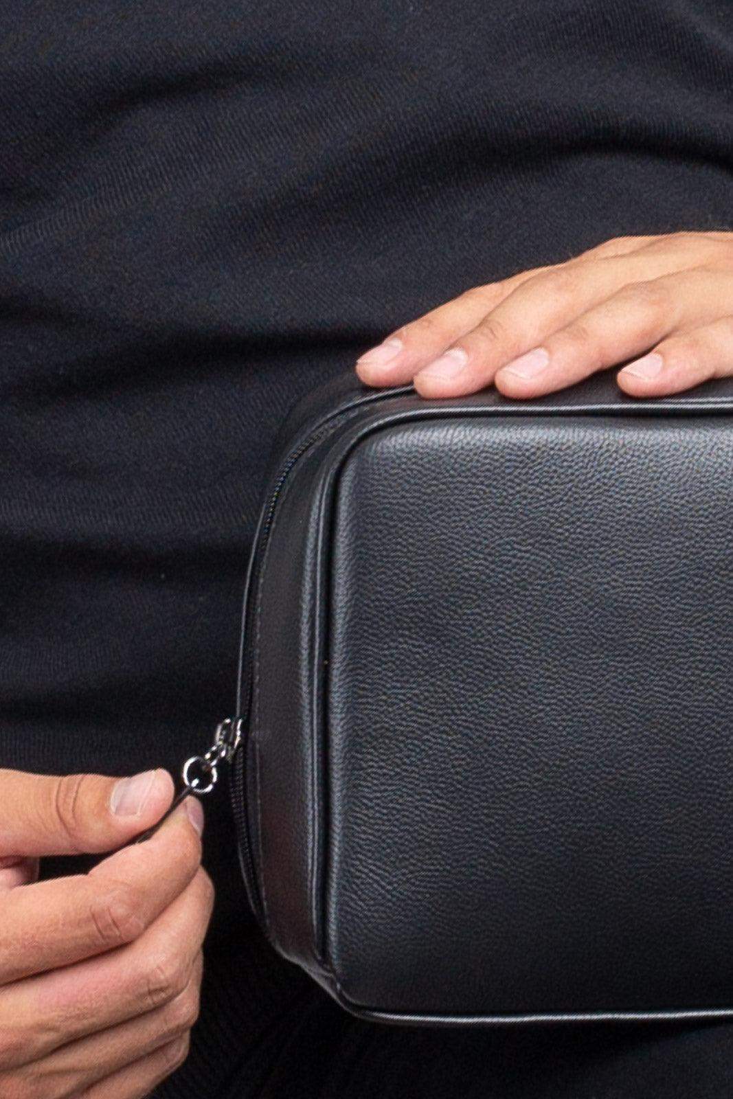 Necessaire porta Bíblia em couro 19,5x25x9cm - Enluaze