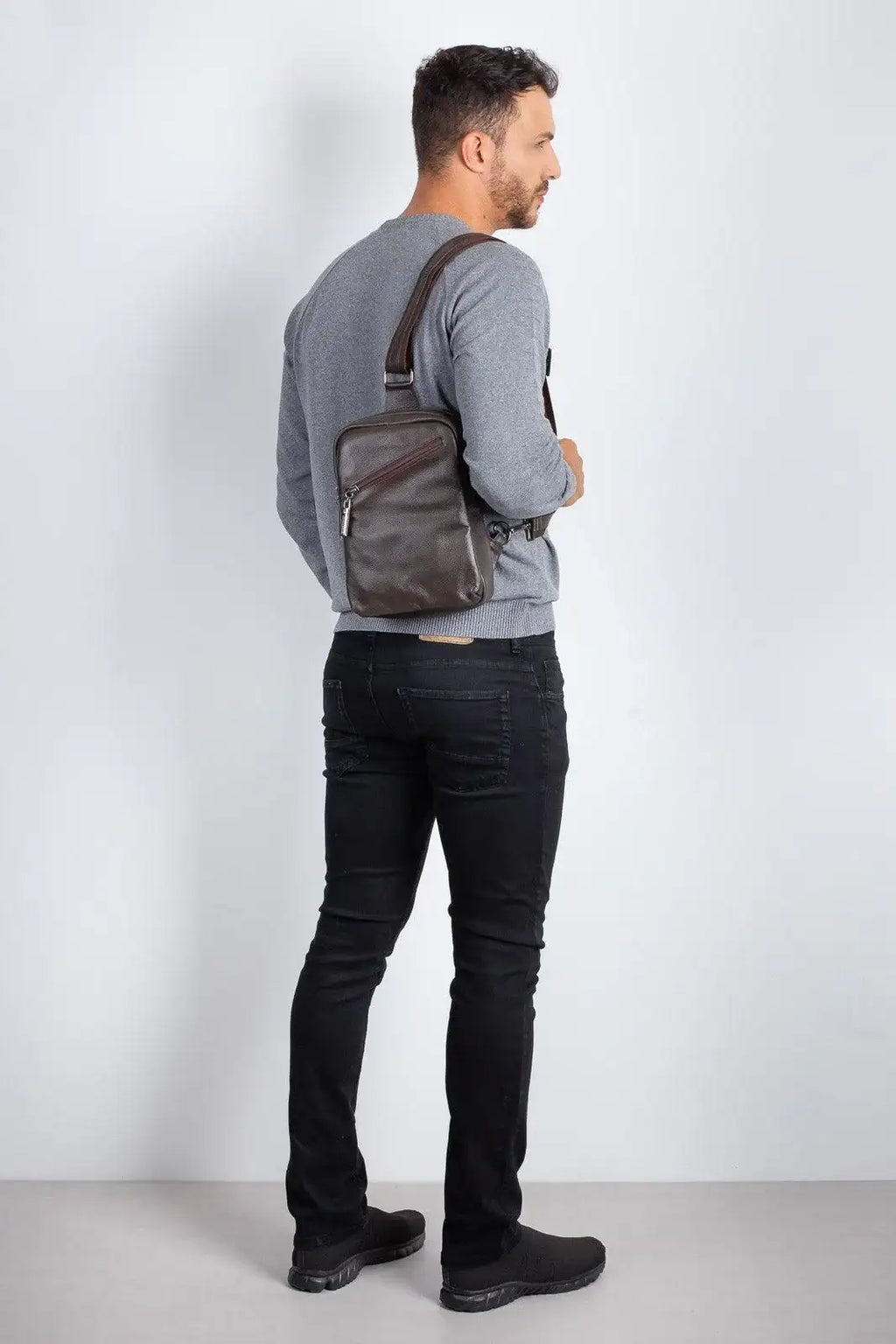 Mini mochila transversal de couro Eric - Enluaze