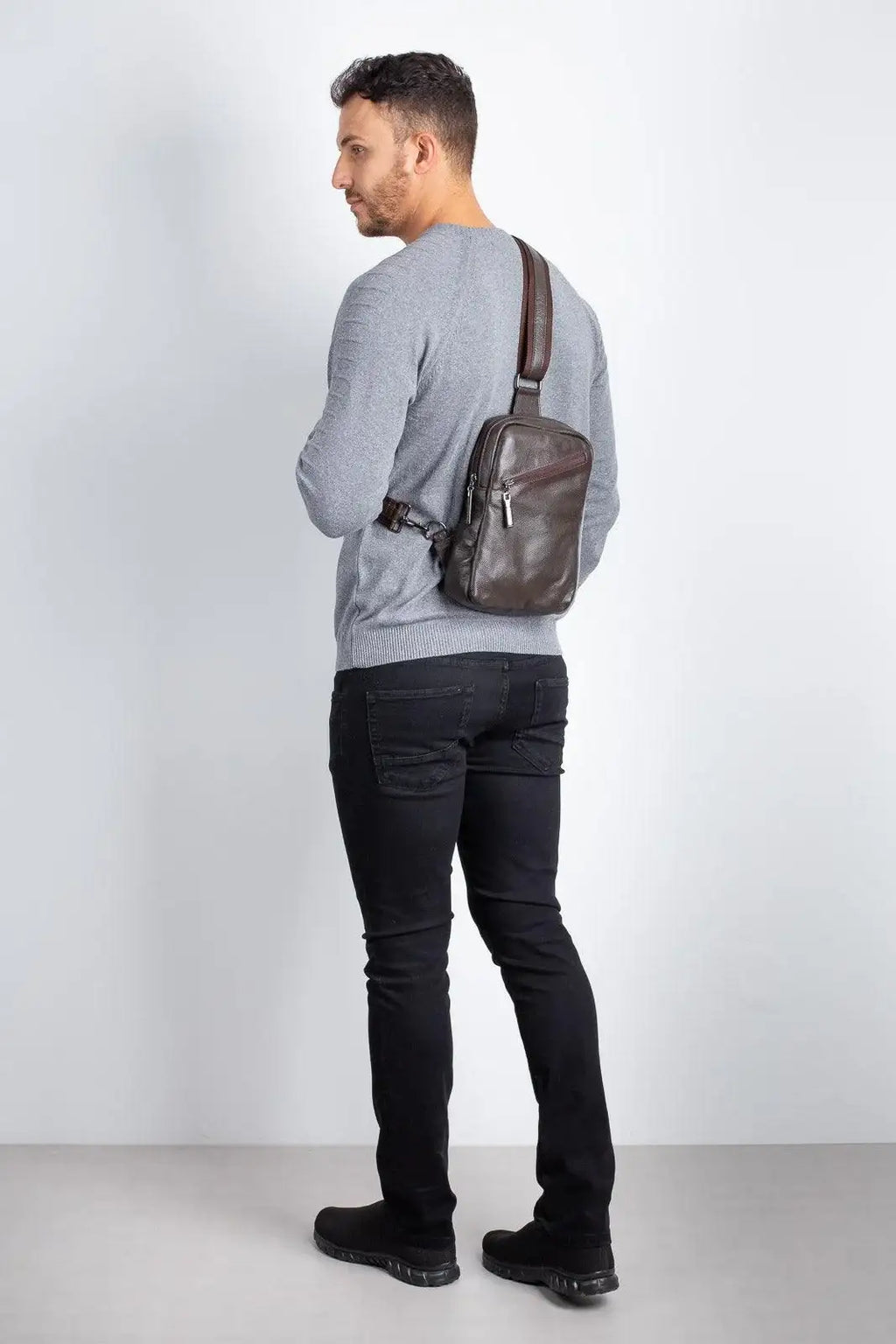 Mini mochila transversal de couro Eric - Enluaze