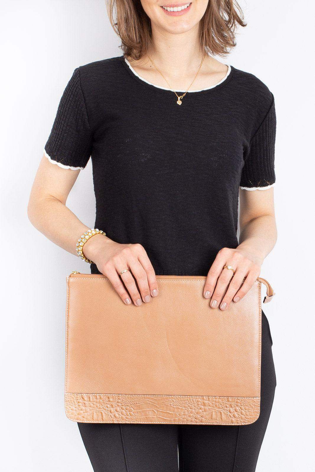 Pasta envelope de couro liso Bruna - Enluaze