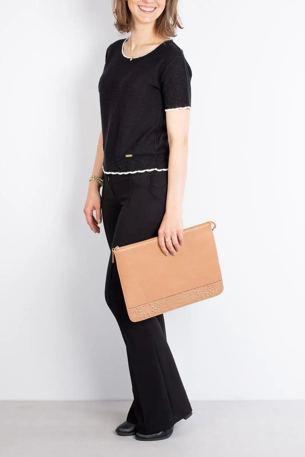 Pasta envelope de couro liso Bruna - Enluaze