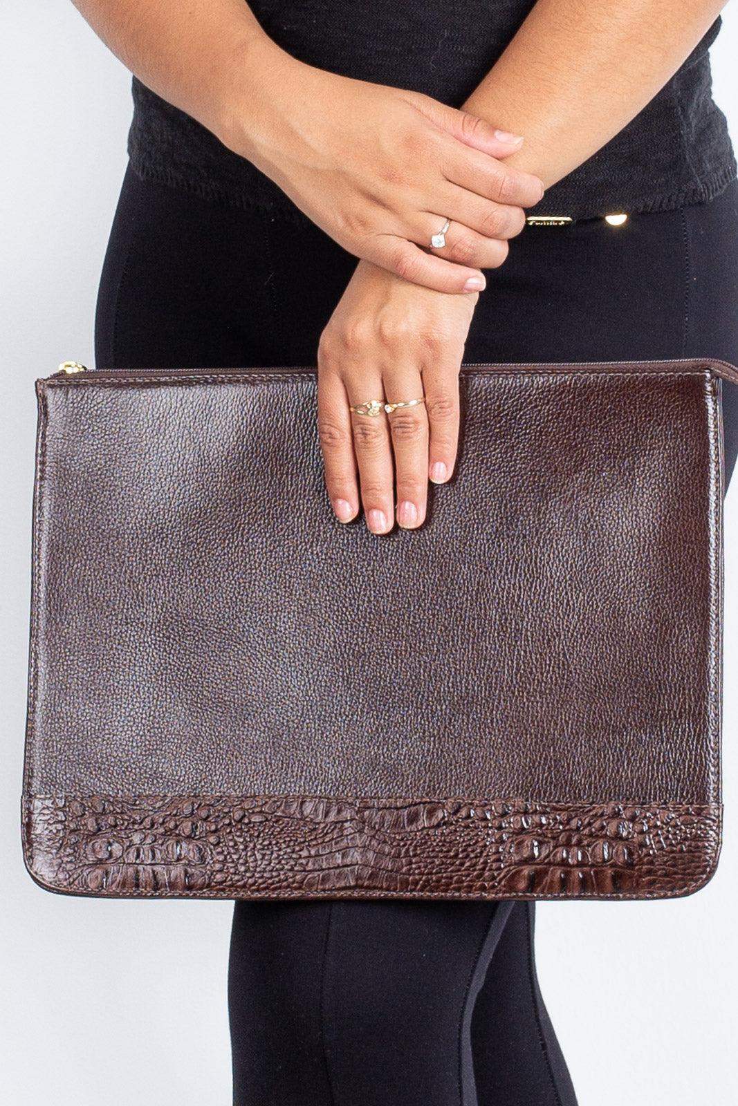 Pasta envelope de couro liso Bruna - Enluaze