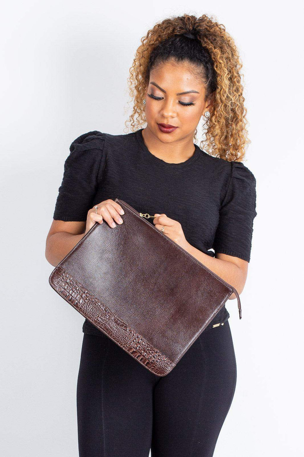 Pasta envelope de couro liso Bruna - Enluaze