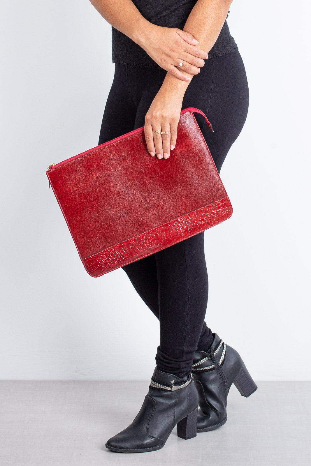 Pasta envelope de couro liso Bruna - Enluaze