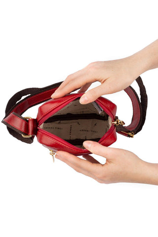 Bolsa shoulder bag de couro liso Pietra - Enluaze - Bolsas e Mochilas em Couro Legítimo - Andrea Vinci