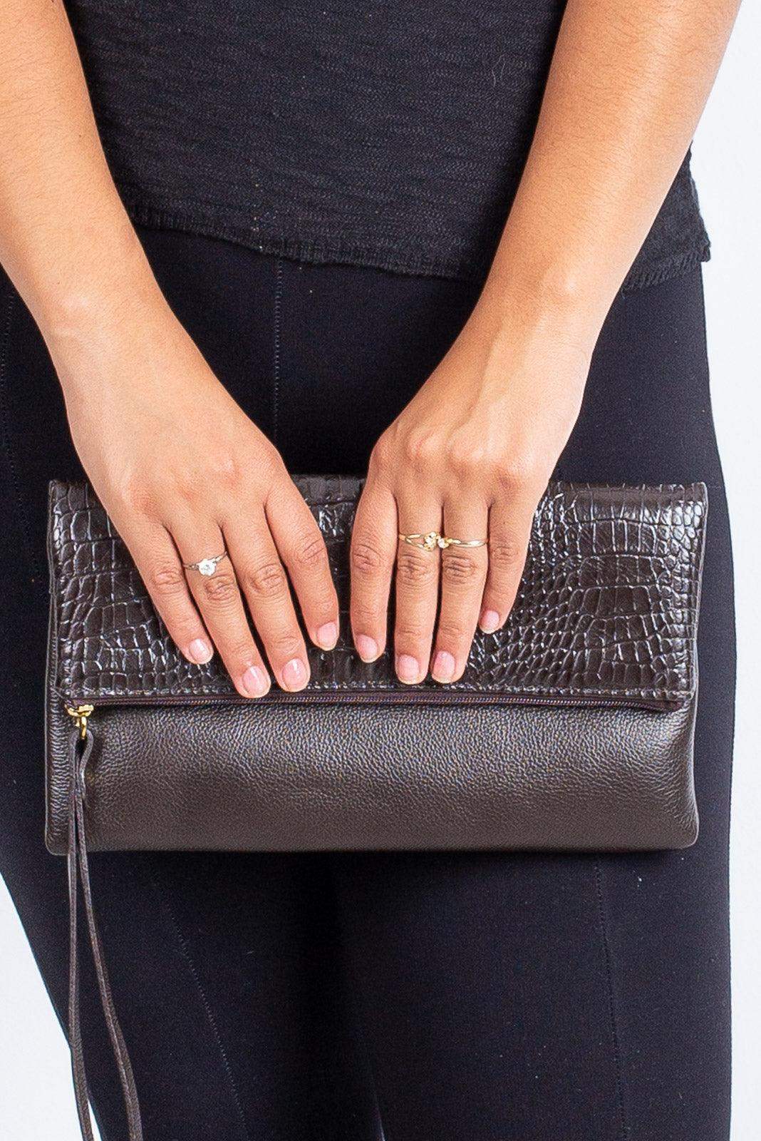 Clutch de couro croco Nikki - Enluaze