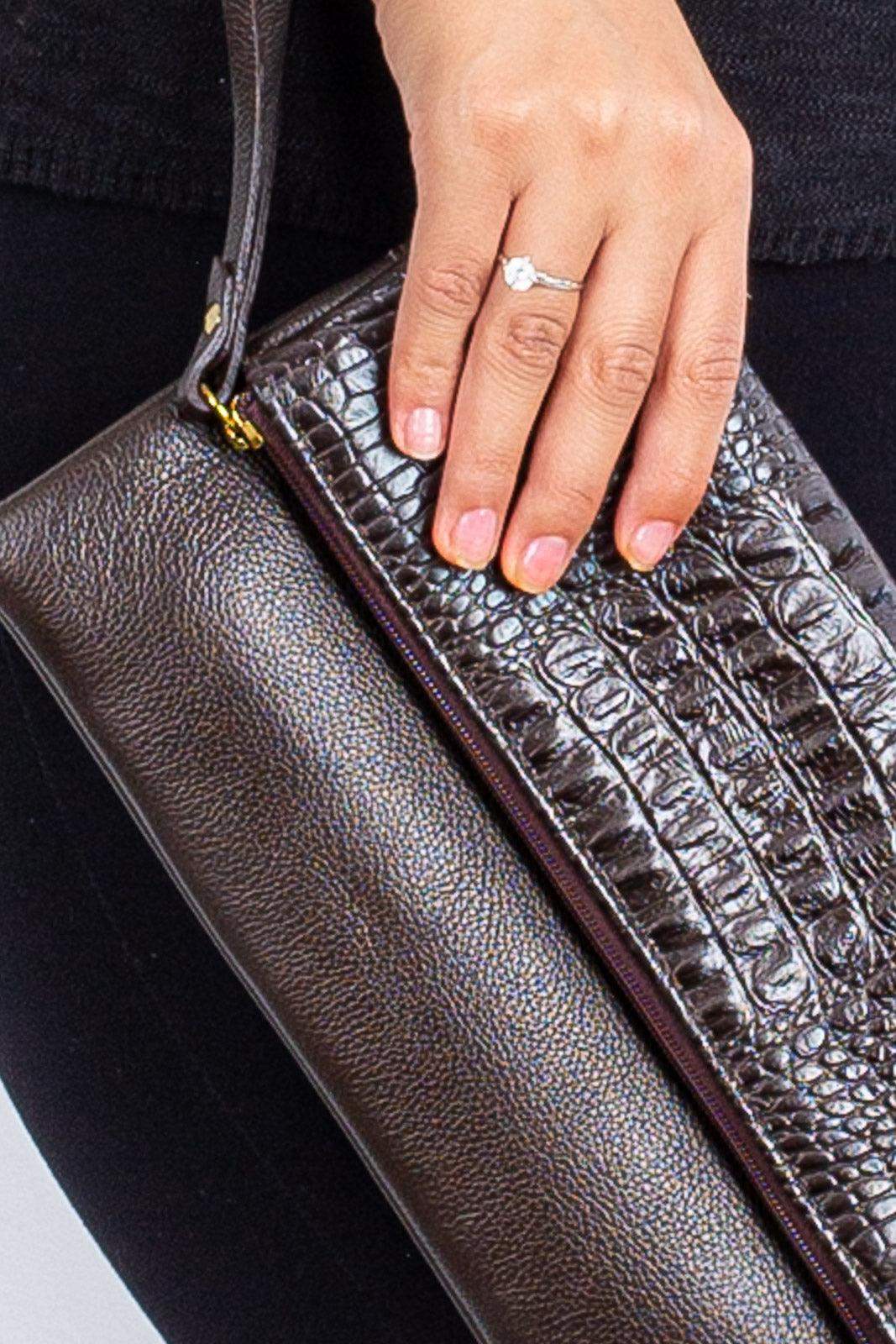 Clutch de couro croco Nikki - Enluaze