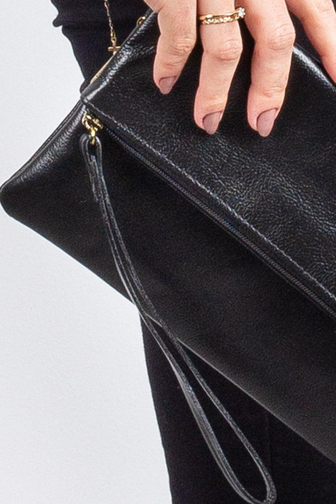 Clutch de couro liso Nikki - Enluaze - Acessórios em Couro e Malhas