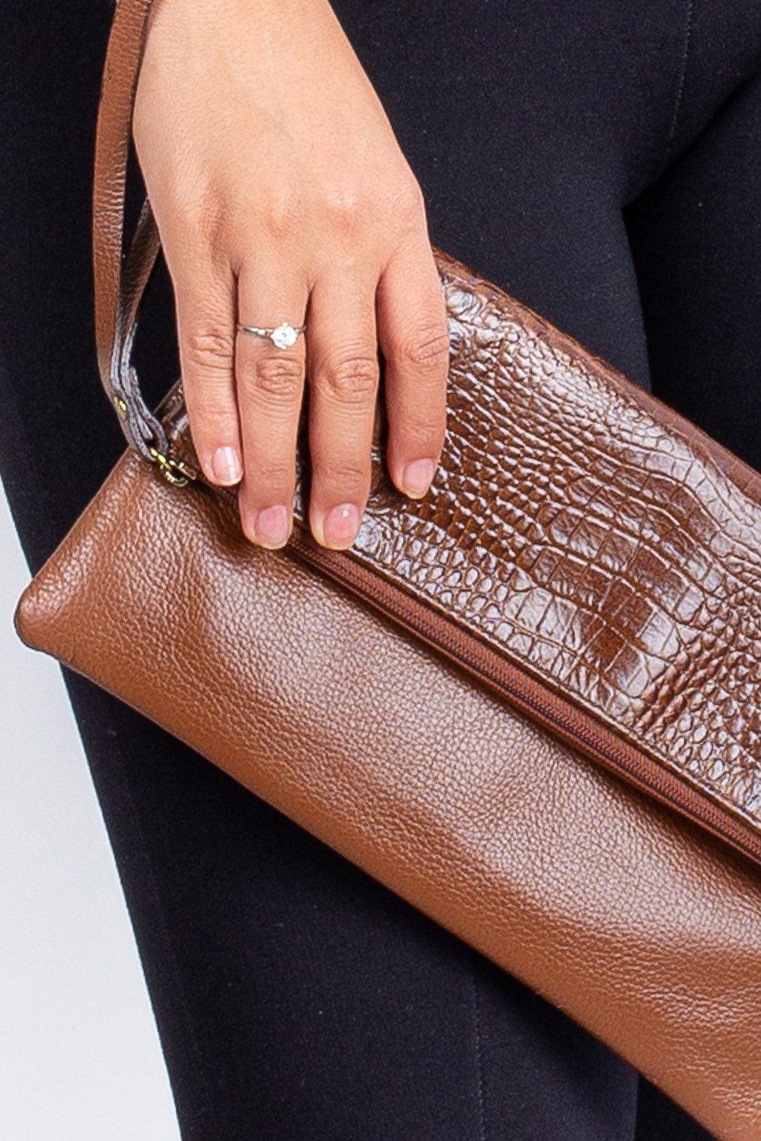 Clutch de couro croco Nikki - Enluaze - Bolsas, Mochilas e Acessórios em Couro Legítimo