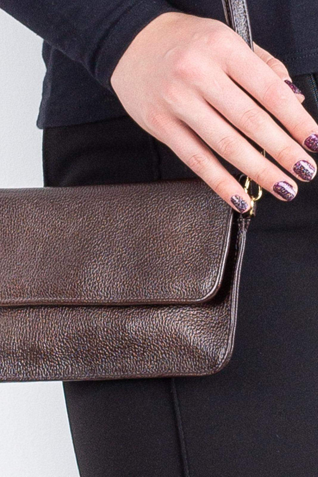 Clutch mini bolsa de couro liso Nicole - Enluaze