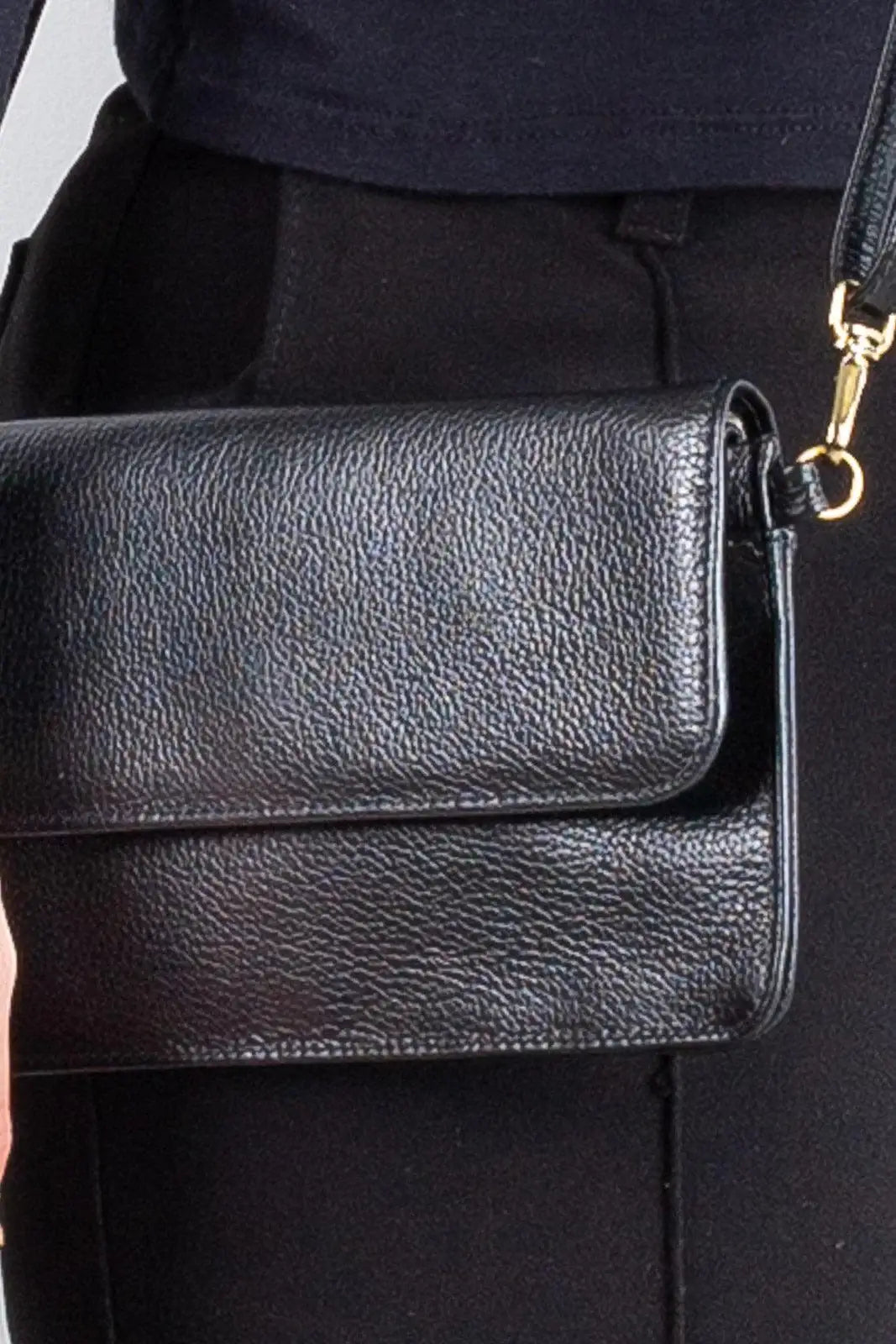 Clutch mini bolsa de couro liso Nicole - Enluaze