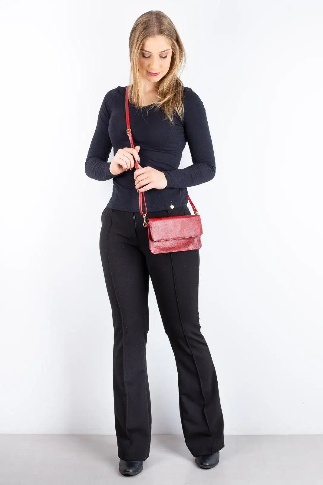 Clutch mini bolsa de couro liso Nicole - Enluaze