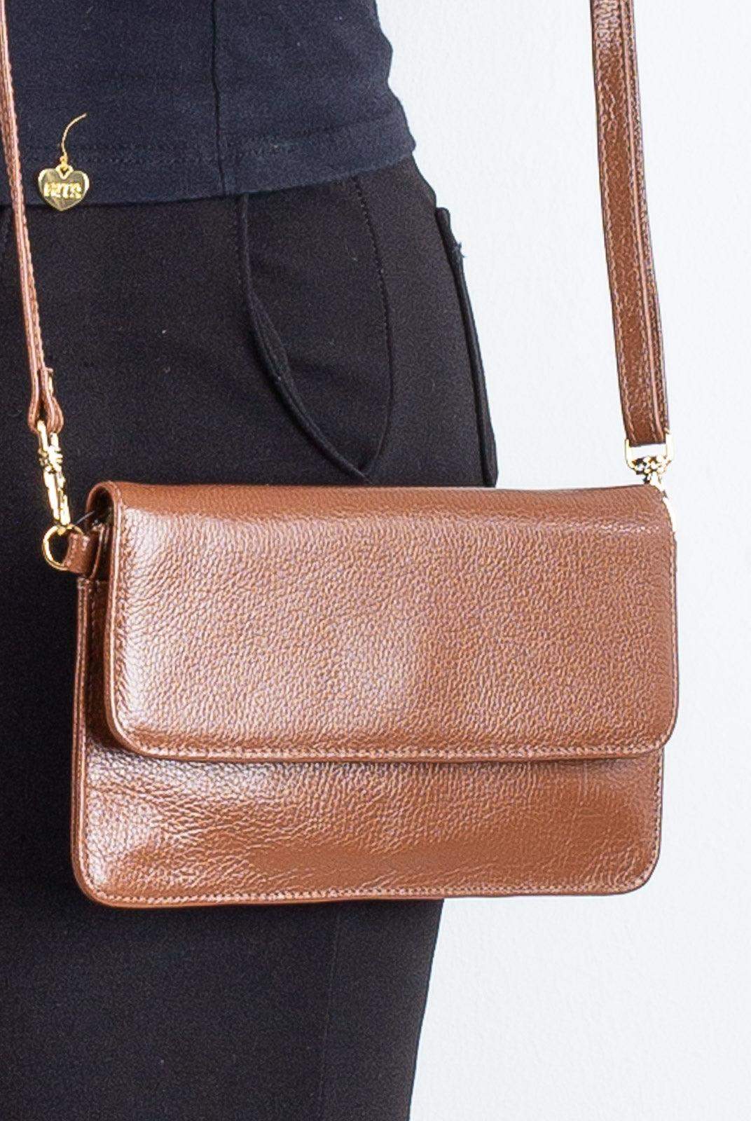 Clutch mini bolsa de couro liso Nicole - Enluaze