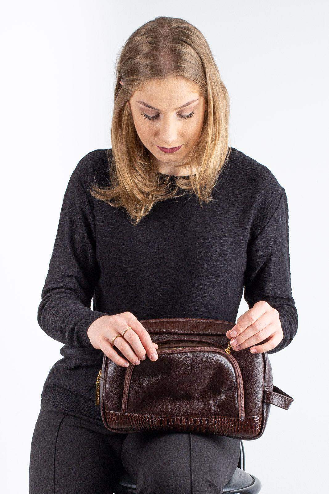 Necessaire de couro liso Manuela 18x28x10cm - Enluaze