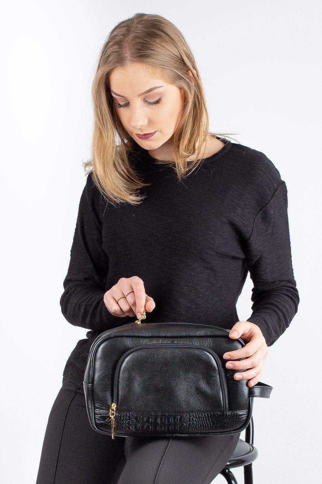 Necessaire de couro liso Manuela 18x28x10cm - Enluaze