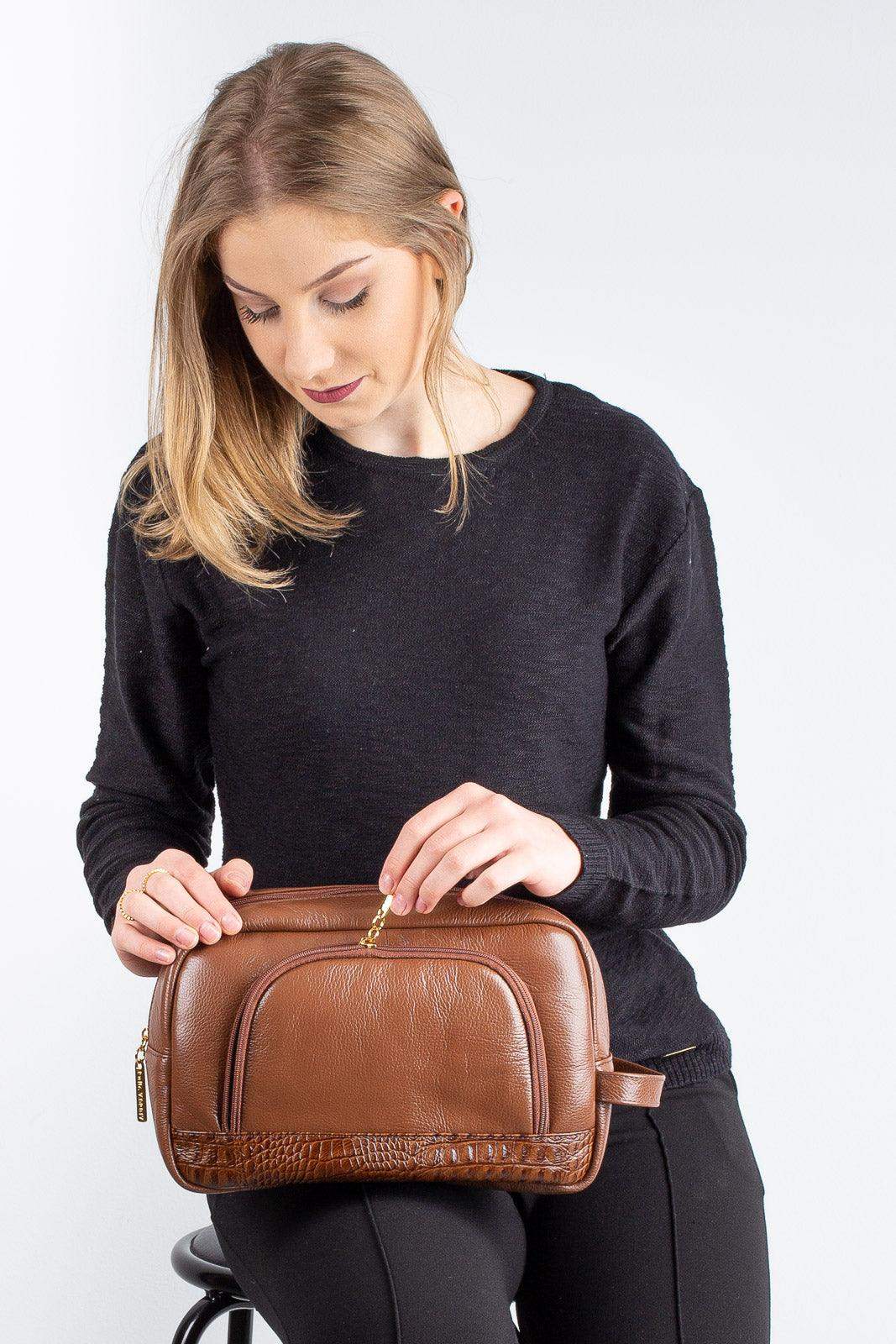 Necessaire de couro liso Manuela 18x28x10cm - Enluaze