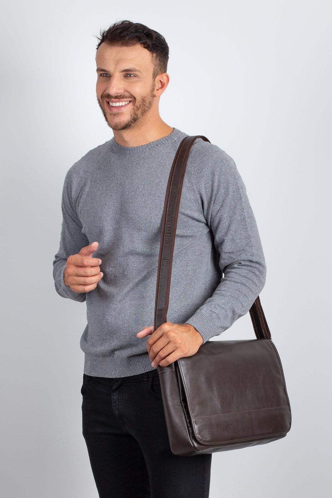 Pasta carteiro de couro Cláudio - Enluaze