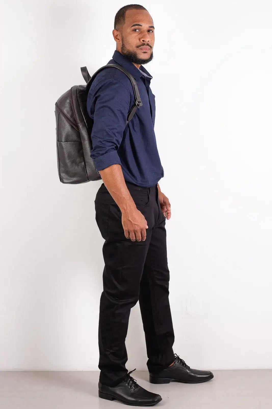 Mochila grande masculina de couro Marcelo - Enluaze