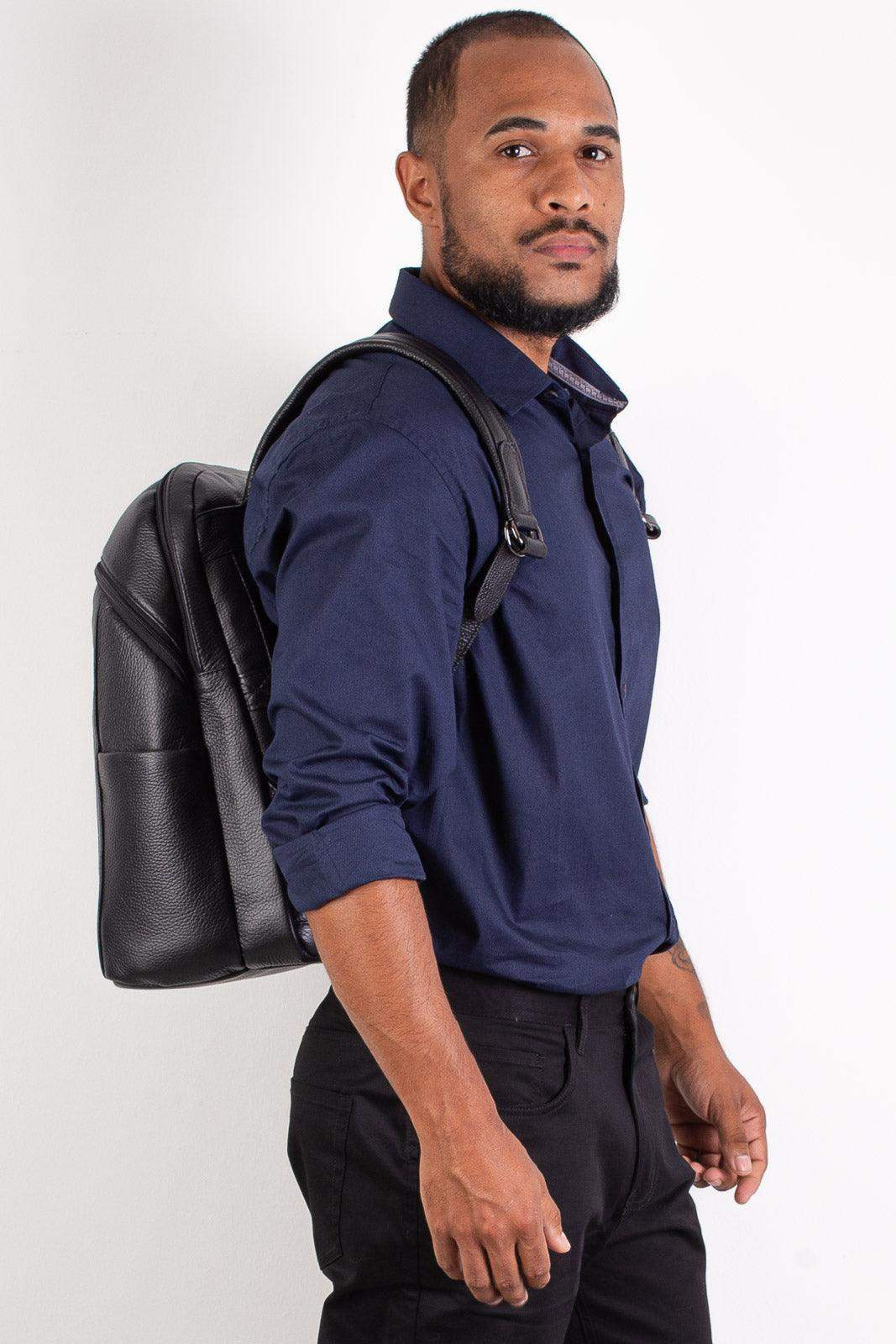 Mochila grande masculina de couro Marcelo - Enluaze