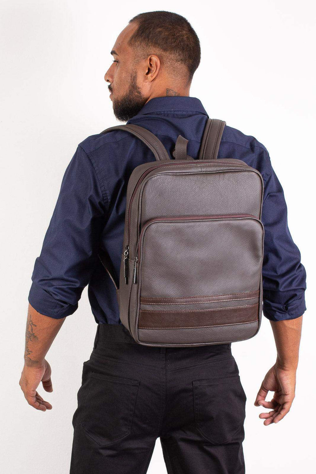 Mochila de couro Ricardo - Enluaze