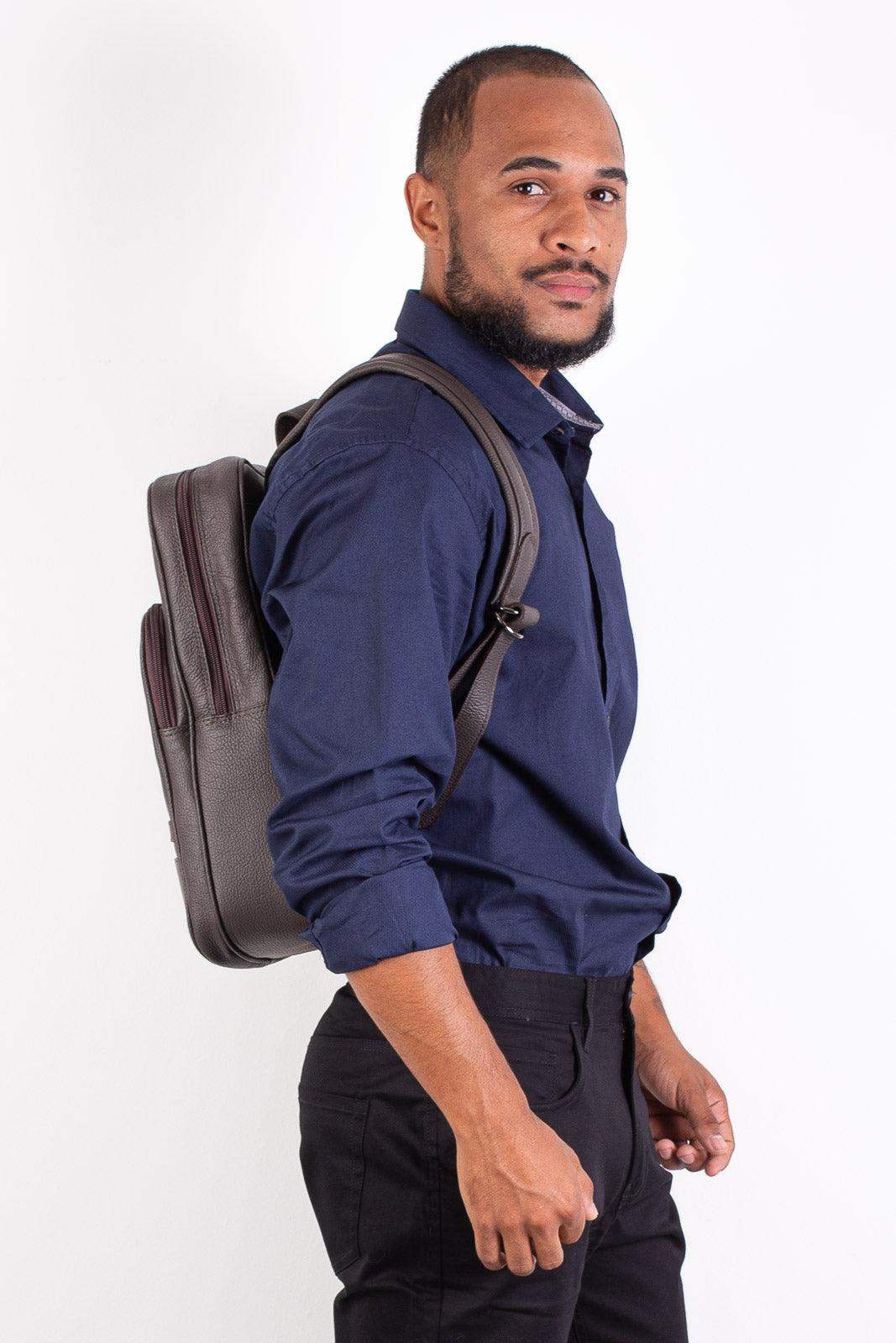 Mochila de couro Ricardo - Enluaze