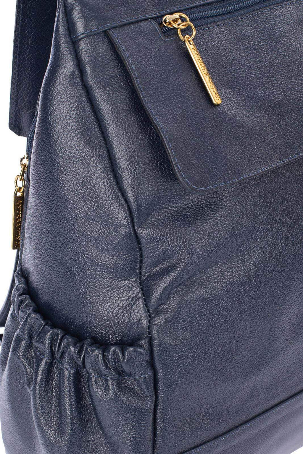 Mochila antifurto de couro liso Suelen - Enluaze