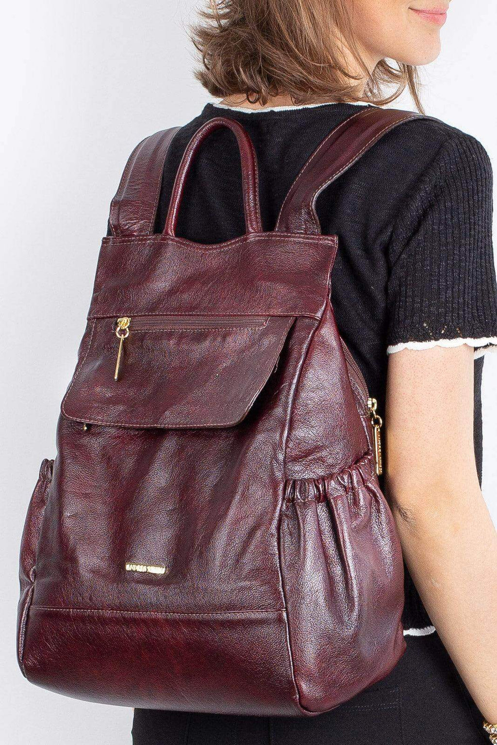 Mochila antifurto de couro liso Suelen - Enluaze