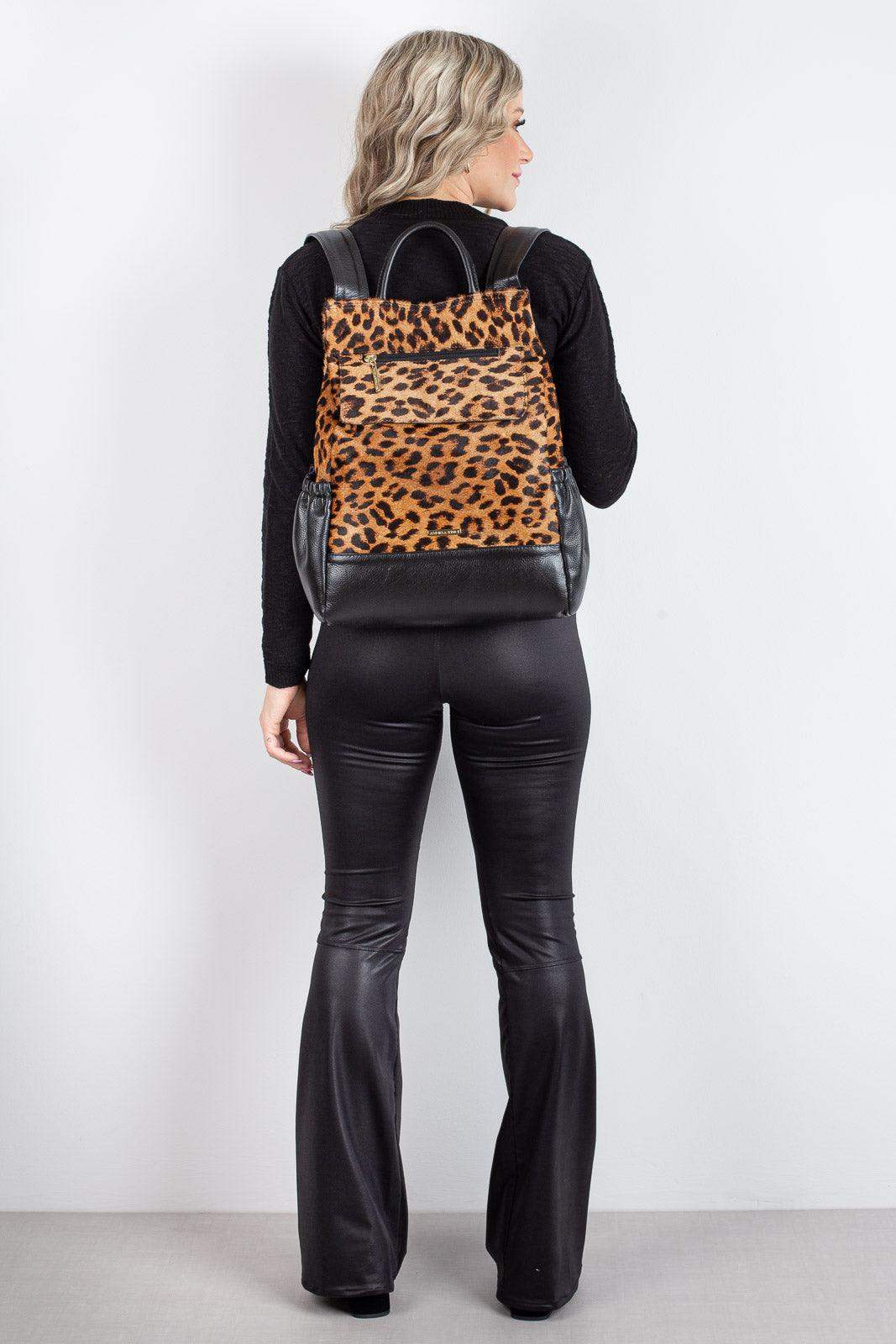 Mochila antifurto de couro estampado Suelen - Enluaze