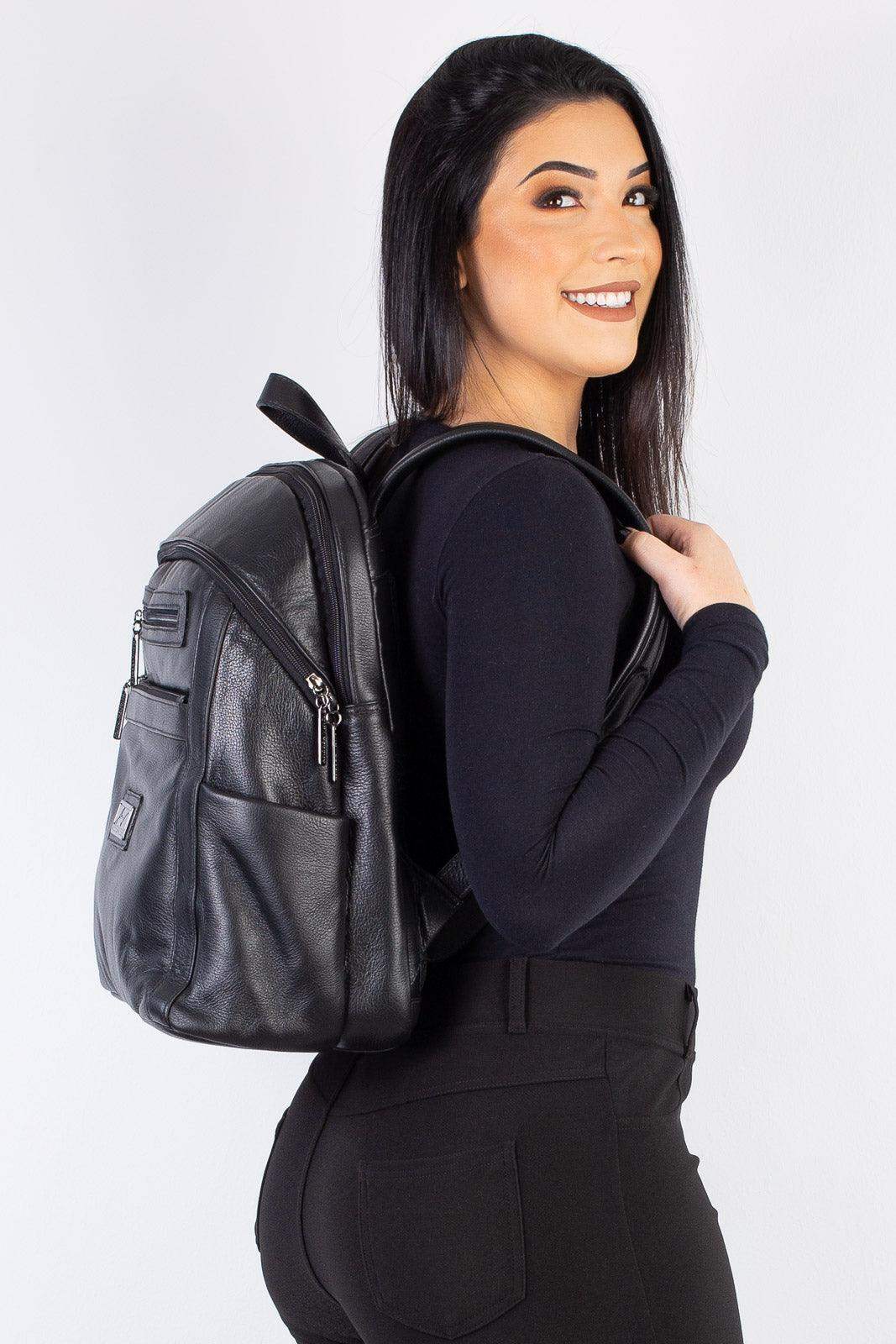 Mochila grande de couro liso metais grafite Marcela - Enluaze