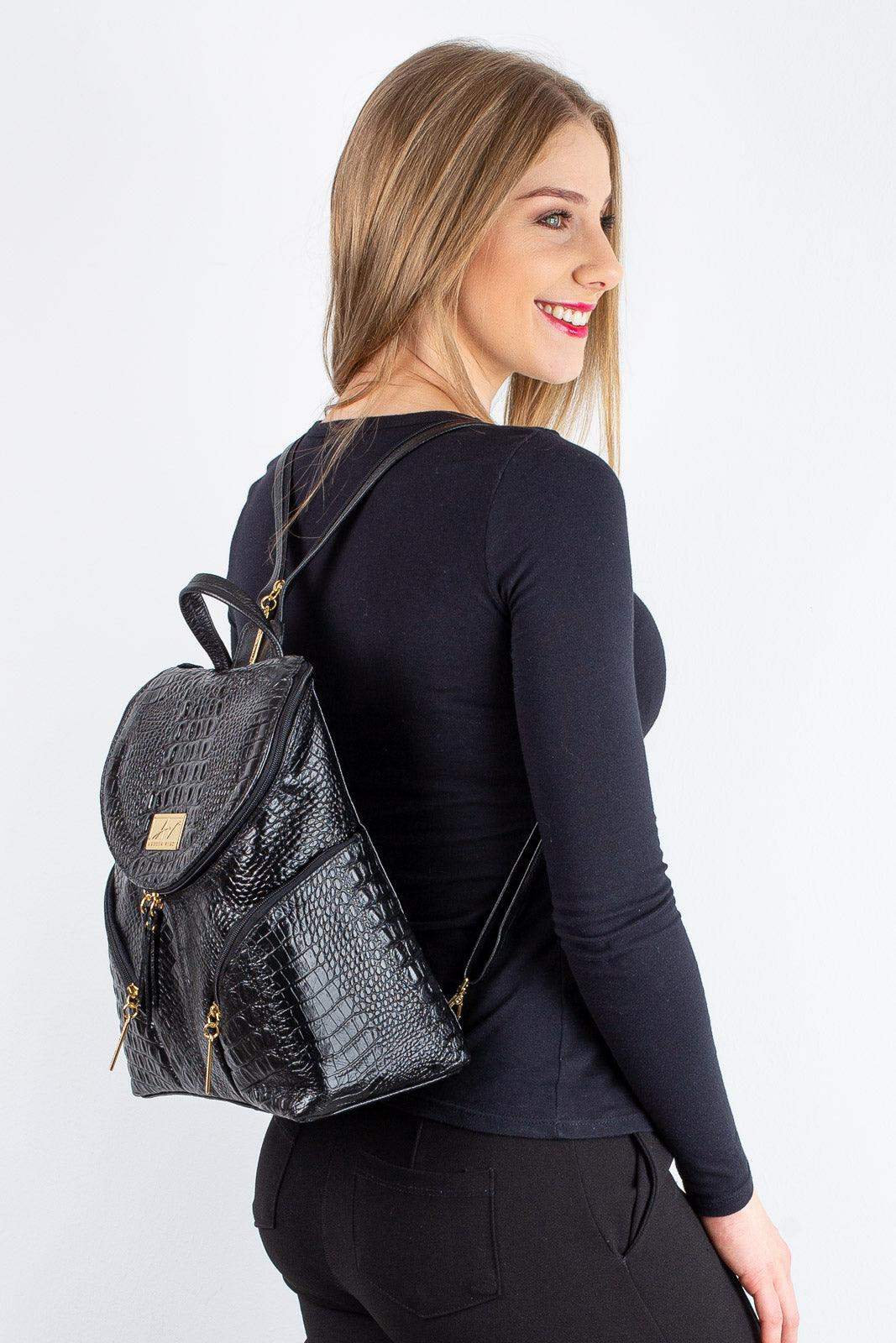 Mochila pequena de couro croco Cecília - Enluaze