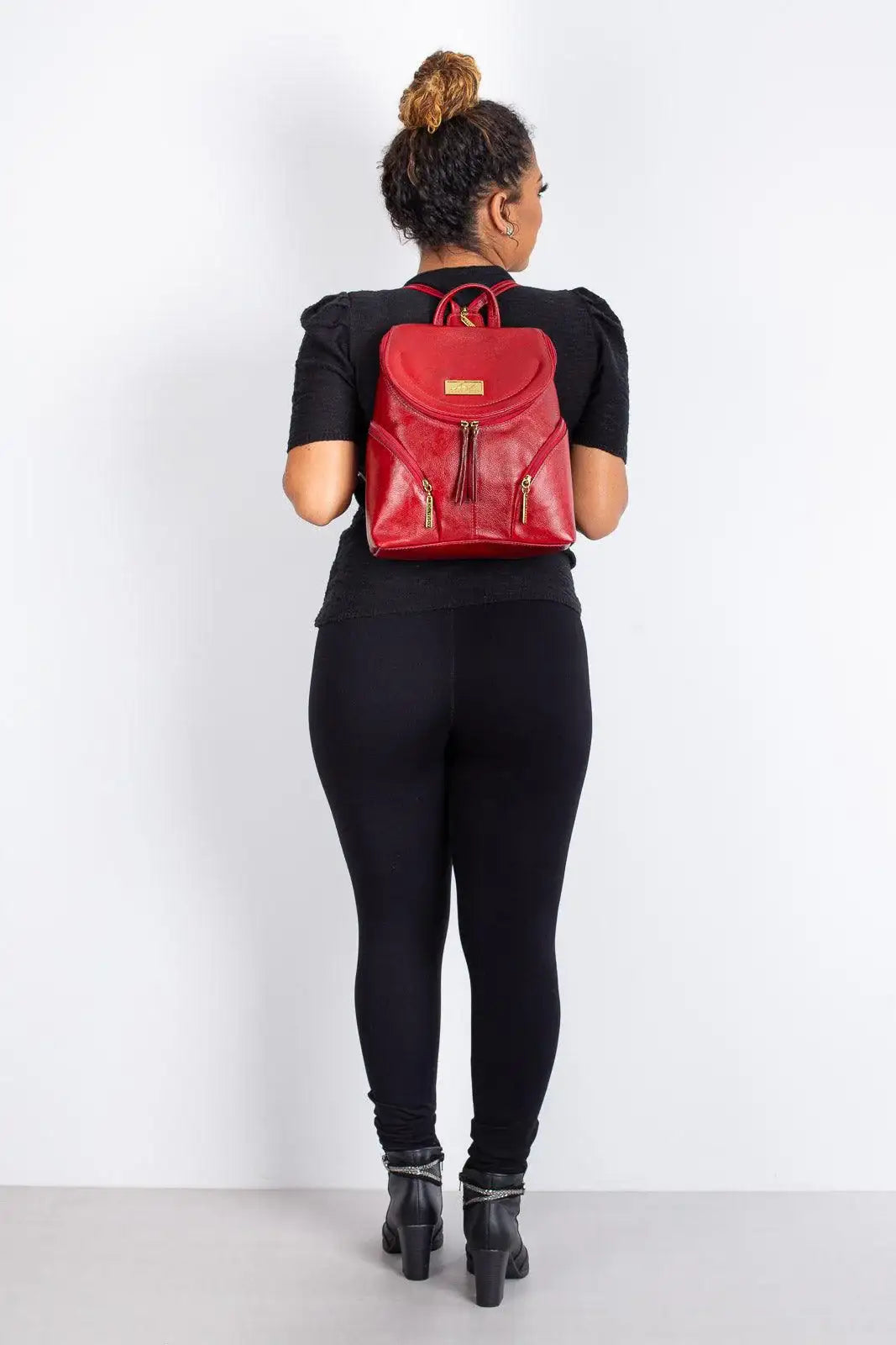 Mochila pequena de couro liso Cecília - Enluaze