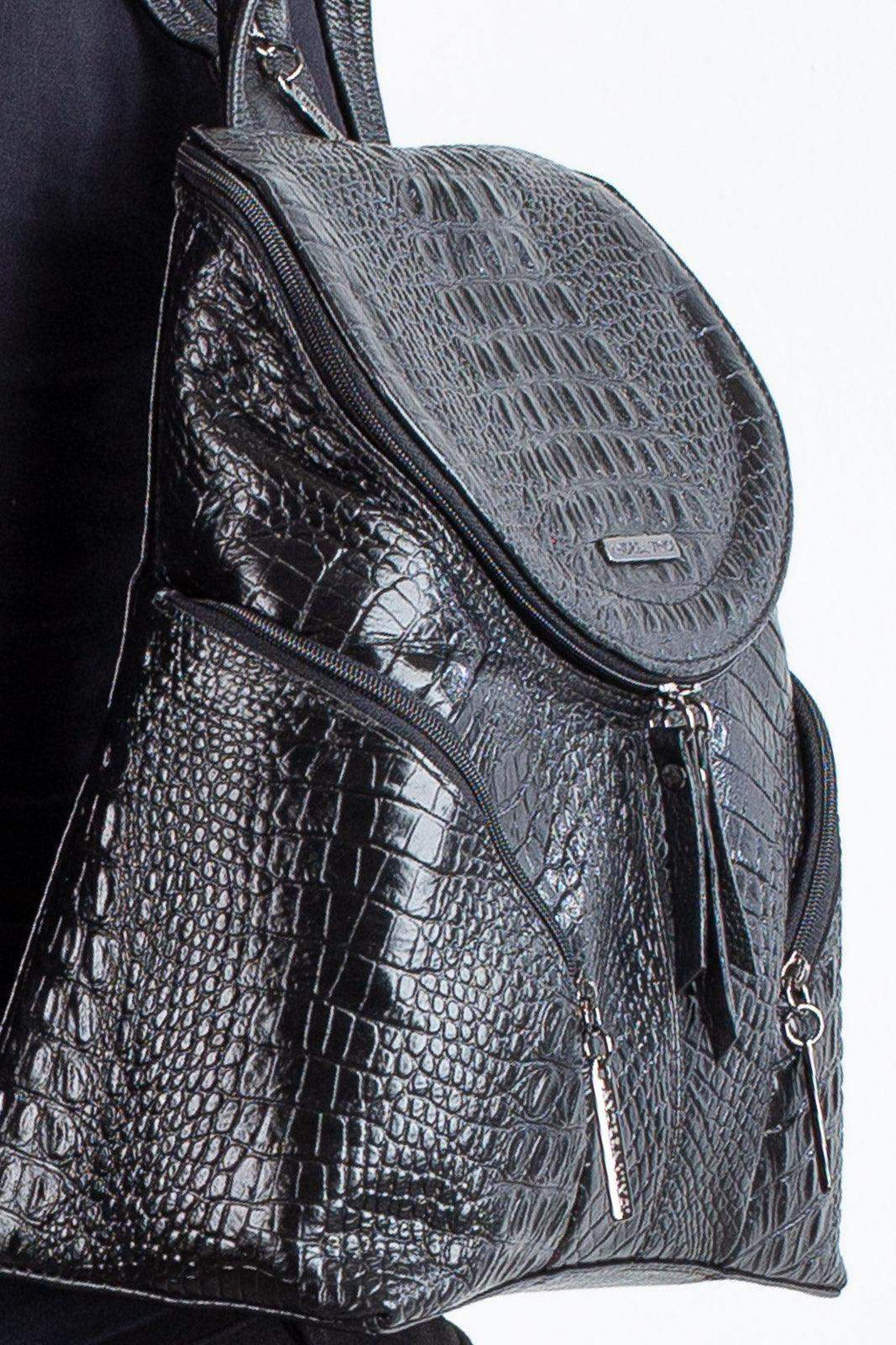 Mochila pequena de couro croco metais grafite Cecília - Enluaze