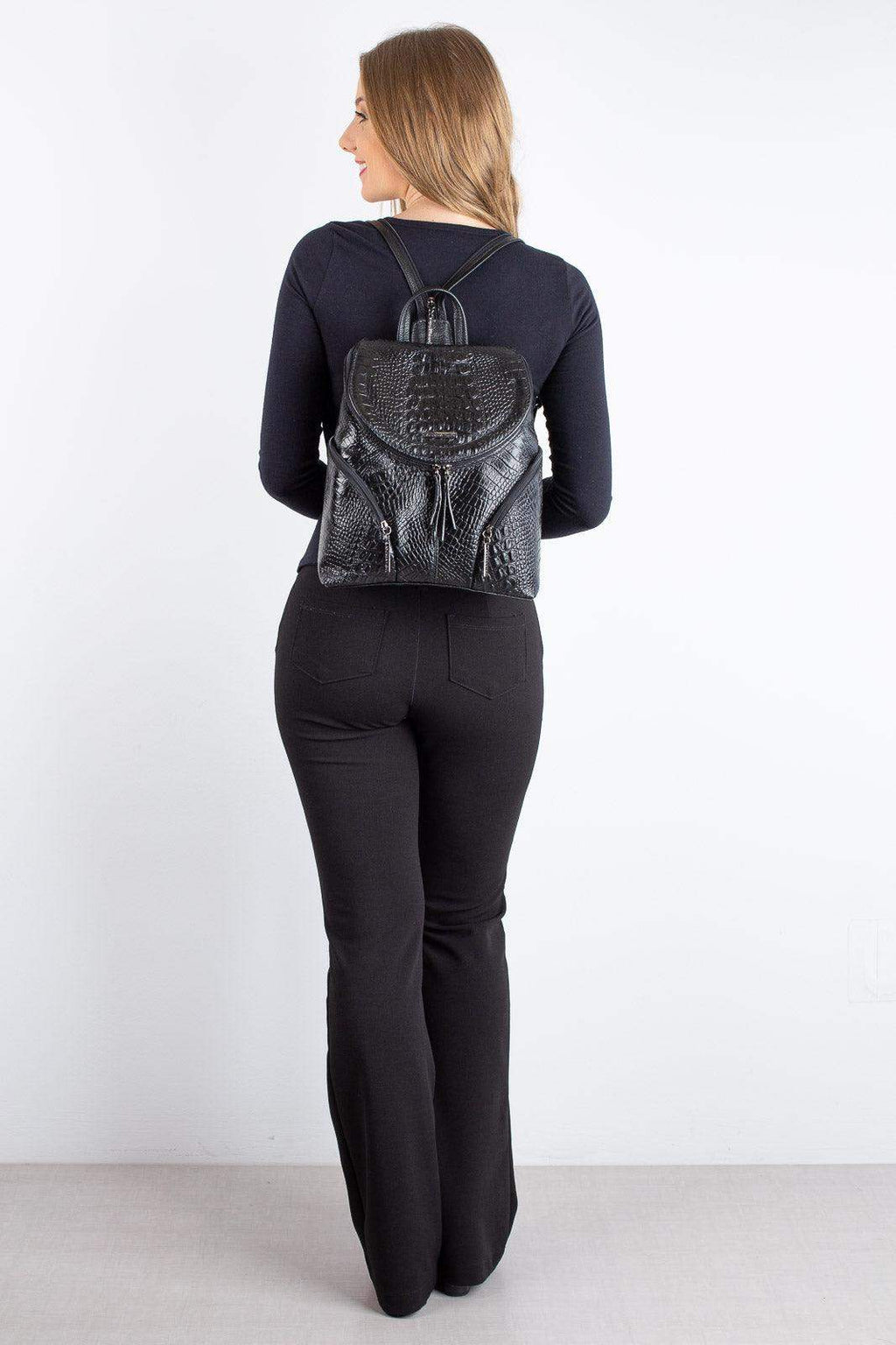 Mochila pequena de couro croco metais grafite Cecília - Enluaze