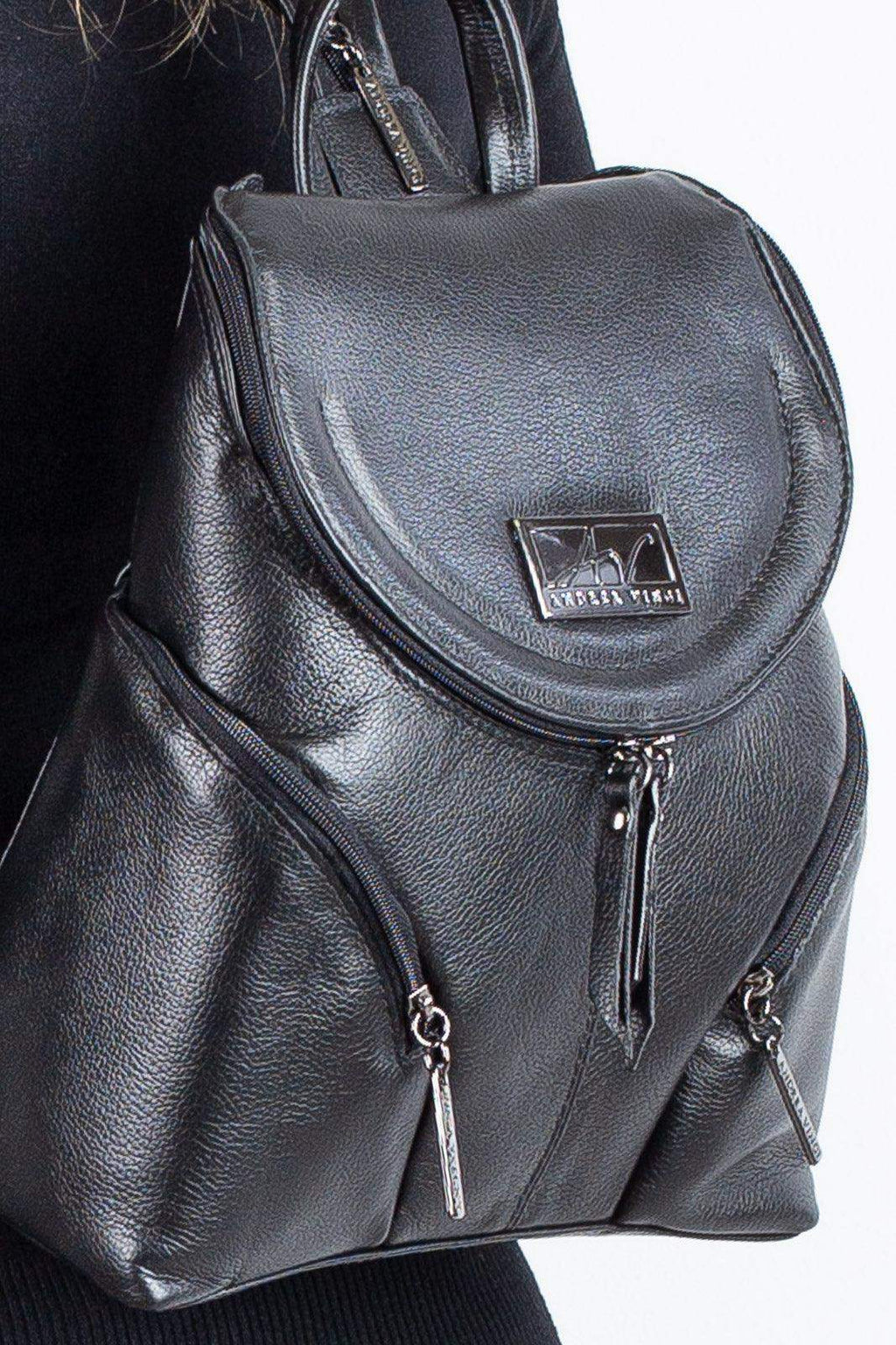 Mochila pequena de couro liso metais grafite Cecília - Enluaze