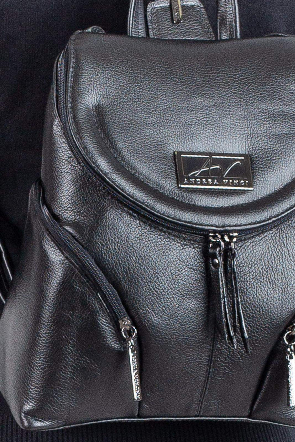 Mochila pequena de couro liso metais grafite Cecília - Enluaze