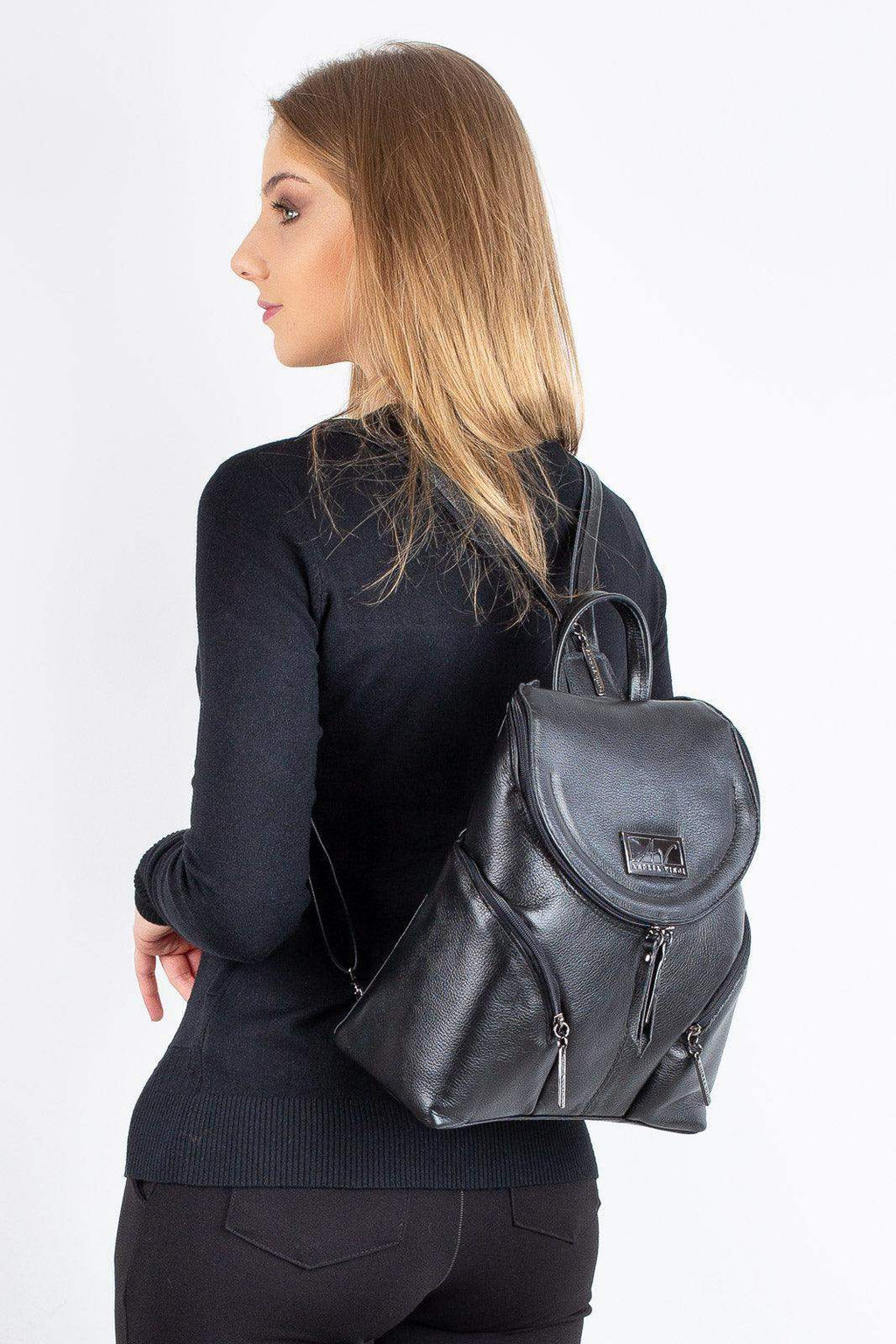 Mochila pequena de couro liso metais grafite Cecília - Enluaze