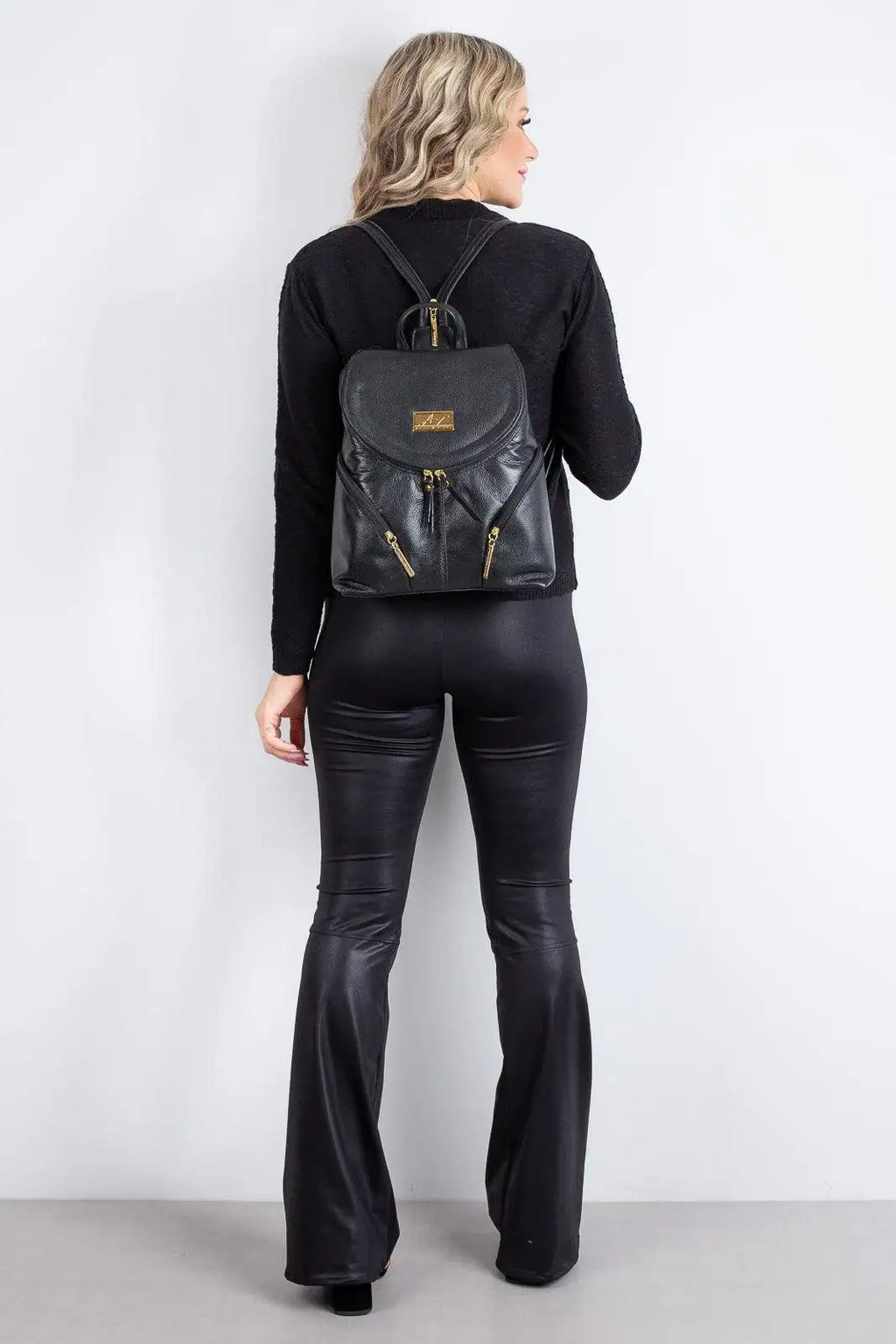 Mochila pequena de couro liso metais grafite Cecília - Enluaze