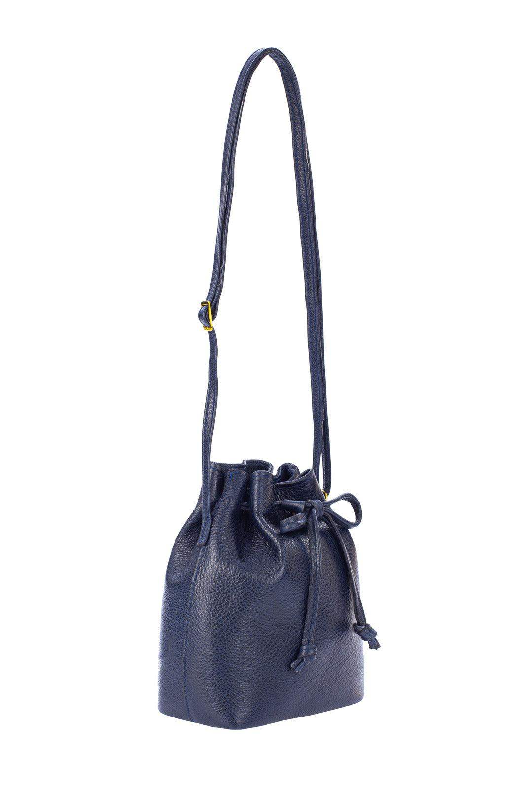 Mini bolsa saco em couro liso Nathy - Enluaze