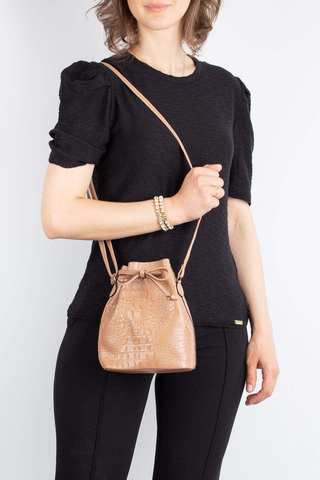 Mini bolsa saco em couro croco Nathy - Enluaze