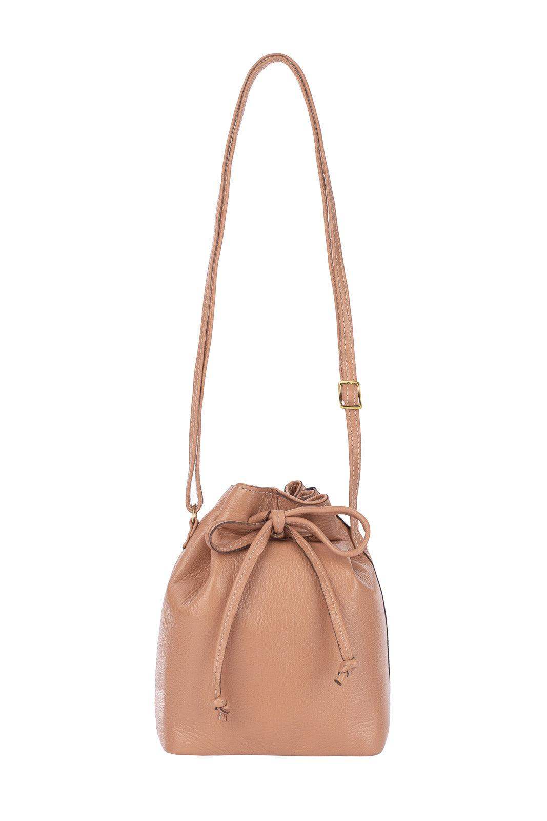 Mini bolsa saco em couro liso Nathy - Enluaze