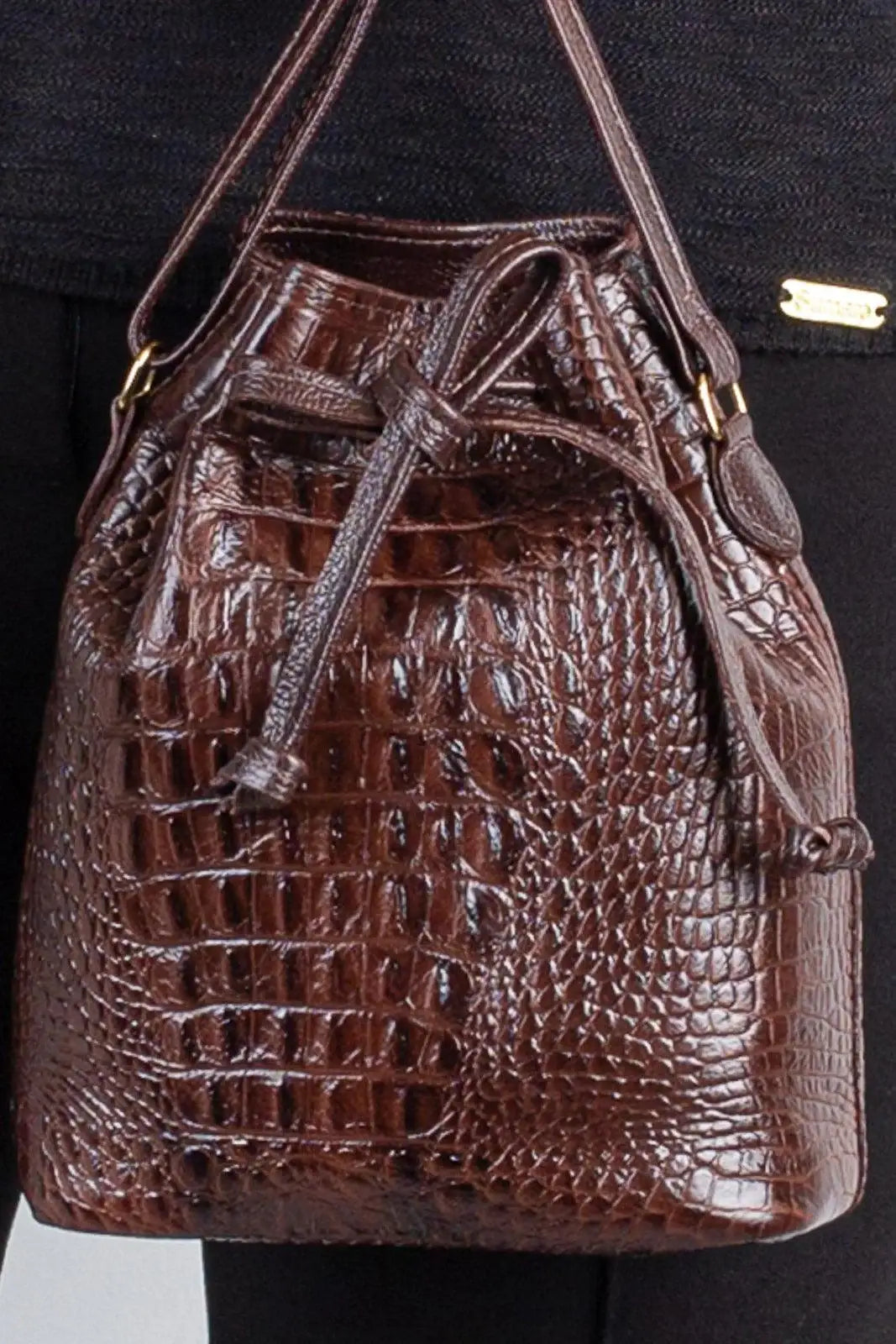 Mini bolsa saco em couro croco Nathy - Enluaze