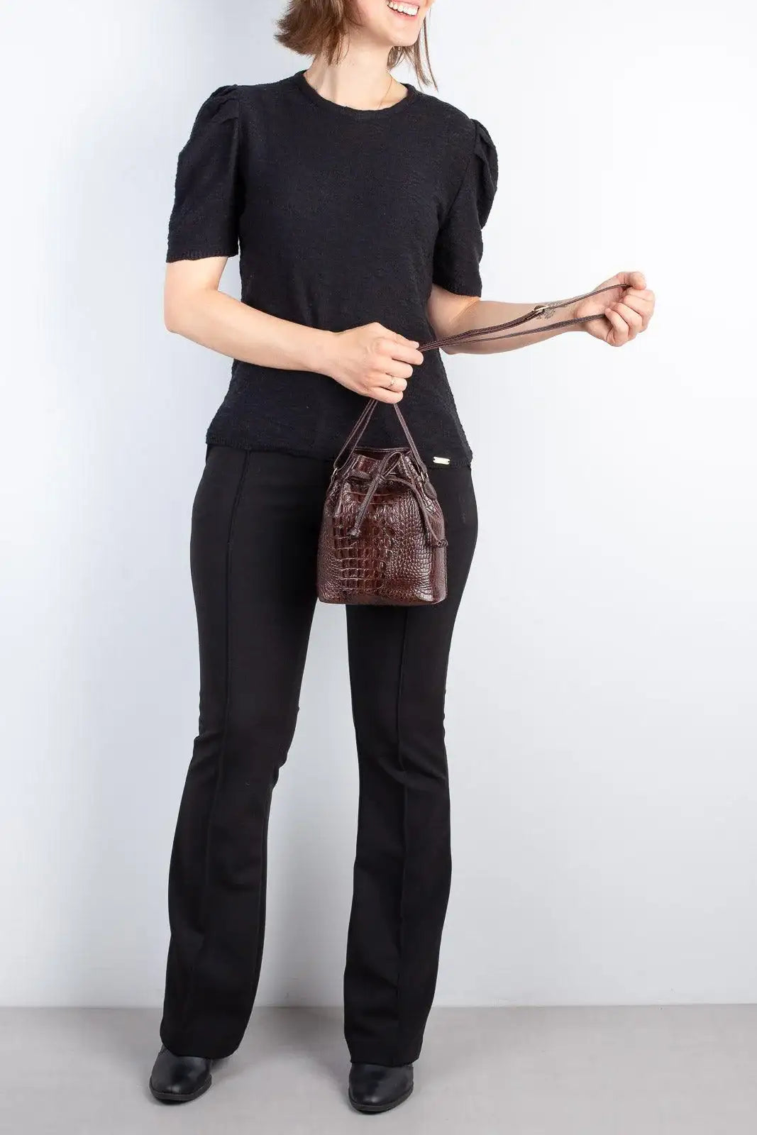 Mini bolsa saco em couro croco Nathy - Enluaze